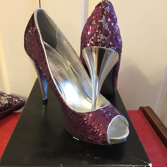 Purple and silver sequins - Picture 1 of 3